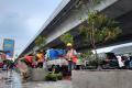 Penghijauan di Jalur Pedesterian Kawasan AP Pettarani Makassar