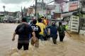 Jalan Raya Jatimekar Bakasi Lumpuh Diterjang Banjir