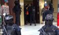 Kepala Ditutup dan Kaki Dirantai, Begini Proses Pemindahan 22 Terduga Teroris Menuju Jakarta