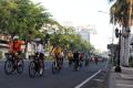 Peringati Hari Kartini, Vin Cycling Gocapan Gowes Berkebaya Keliling Kota Surabaya