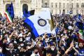 Sambut Scudetto ke-19, Fans Inter Milan Birukan Piaza Duomo
