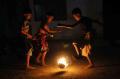 Tradisi Bermain Sepakbola Api di Malam Terakhir Bulan Ramadhan