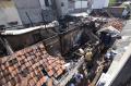 Dilalap Api, Belasan Rumah Petak Surabaya Hangus
