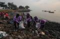 Aksi Bersih-Bersih Sampah di Pantai