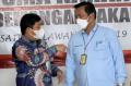 BP Jamsostek Beri Bantuan untuk Pekerja Migran Indonesia di Wisma Atlet