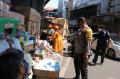 PPKM Darurat, Petugas Gabungan Tertibkan PKL dan Pedagang di Pasar Asemka