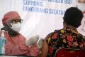 Vaksinasi Covid-19 Pekerja di Tangerang Selatan