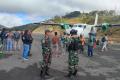 Tim Gabungan TNI/Polri Evakuasi Puing Pesawat Rimbun Air Cargo