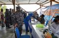 TNI Angkatan Laut Bagikan Sembako Gratis untuk Masyarakat Pesisir Madura