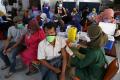 KSAL Laksamana TNI Yudo Margono Tinjau Serbuan Vaksinasi Maritim di Surabaya