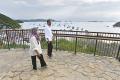 Potret Jokowi dan Iriana Menikmati Pemandangan di Puncak Waringin Labuan Bajo