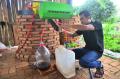 Warga Desa Sidorekso Bikin Mesin Sampah Plastik Penghasil Premium