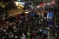 Unjuk Rasa Buruh Surabaya Tuntut Kenaikan Upah Minimum