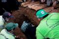 Suasana Haru Menyelimuti Pemakaman Haji Lulung di TPU Karet Bivak