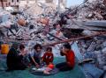 Potret Pilu Warga Palestina Berbuka Puasa di Tengah Reruntuhan