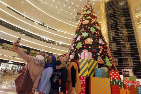 Foto Semarakkan Natal Senayan City Hadirkan Pohon Natal Klasik Setinggi 18 Meter