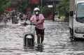 Banjir Jakarta : Ruas Jalan Gereja Ayam Terendam Banjir Setinggi 40 Sentimeter