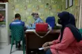 Warga Ikuti Vaksinasi Booster di Puskesmas Jombang