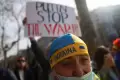 Gelombang Unjuk Rasa Tolak Invasi Rusia ke Ukraina Menggema di Eropa