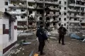 Mengerikan, Begini Kondisi Gedung Apartemen di Kiev Pasca Diserbu Serangan Roket Pasukan Rusia