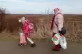 Potret Pilu Warga Ukraina Meninggalkan Negaranya untuk Menyelamatkan Diri