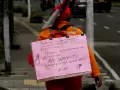 Tuntut Keadilan, Petugas PPSU Ini Jalan Kaki 16 Km Temui Gubernur Anies