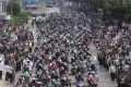 Disambut Warga dan Diiringi Ribuan Pemotor, Begini Kemeriahan Konvoi Pembalap MotoGP di Jakarta