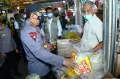 Kapolri Turun Langsung ke Pasar Pastikan Stok Minyak Goreng untuk Warga Aman