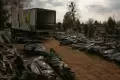 Polisi Ukraina Kumpulkan Mayat Warga Sipil di Pemakaman Kota Bucha