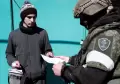 Patroli di Mariupol, Pasukan Pro-Rusia Geledah Rumah hingga Periksa Identitas Warga