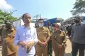 Presiden Jokowi Bagikan BLT Migor di Pasar Kanoman Cirebon