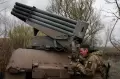 Balas Serangan Rusia, Prajurit Ukraina Tembakkan Roket Ganda BM-21 Grad