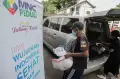 MNC Peduli Bagikan Bantuan Beras untuk Petugas Gerobak Sampah Condet Timur