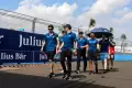 Momen Pembalap dan Tim Formula E Track Walk di Jakarta International E-Prix Circuit