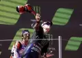 Juarai MotoGP Catalunya 2022, Fabio Quartararo Lempar Sepatu ke Kerumunan Penonton