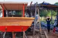 Melihat Pembuatan Kapal Nelayan di Pulau Tanda