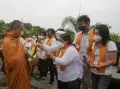 Persembahan Bhikkhu di Vihara Tanah Putih Semarang