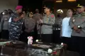 HUT Bhayangkara Polri ke-76, Marinir Persembahkan Yel-Yel Haka-Haka di Mapolda Jatim