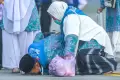 Momen Sujud Syukur Warnai Kepulangan Jemaah Haji Kloter Pertama Debarkasi Palembang