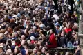 Ribuan Pelayat Masih Berkumpul di Istana Holyroodhouse untuk Menyaksikan Pemakaman Ratu Elizabeth II