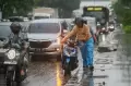 Banjir Jalan TB Simatupang Arah Fatmawati Surut, Lalin Macet Total