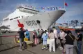 Antusiasme Warga Periksa Kesehatan Gratis di Kapal Peace Ark China