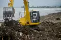 Evakuasi Sampah di Pantai Muaro Padang