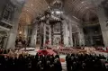 Paus Fransiskus Pimpin Misa Malam Natal di Vatikan