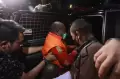 Detik-detik Tersangka Lukas Enembe Diangkat ke Mobil Tahanan