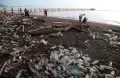 Pantai Kastela Dipenuhi Sampah Plastik