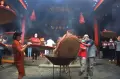 Ritual Bakar Tampah Sambut Imlek di Kelenteng Tay Kak Sie Semarang