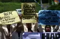 Mahasiswa Stikosa AWS Protes Pembekuan LPM Acta Surya