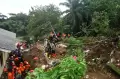 Pencarian Korban Tanah Longsor di Kota Bogor