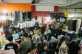 Jelang Ramadan, Warga Serbu Pasar Tanah Abang Belanja Busana Muslim